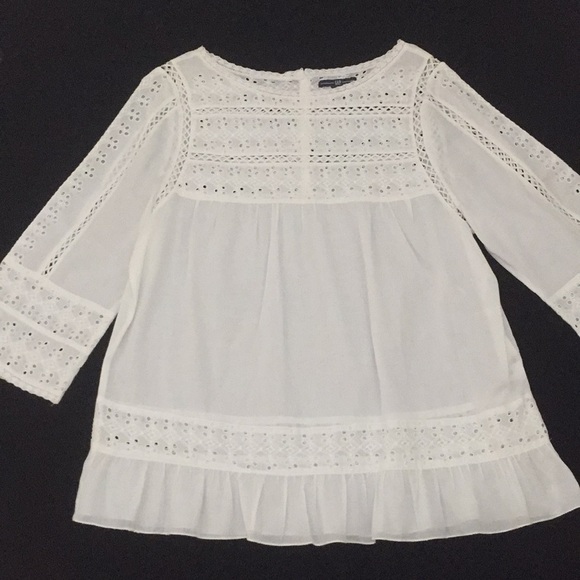 NWOT Eyelet detail ruffle bottom blouse - Picture 1 of 6